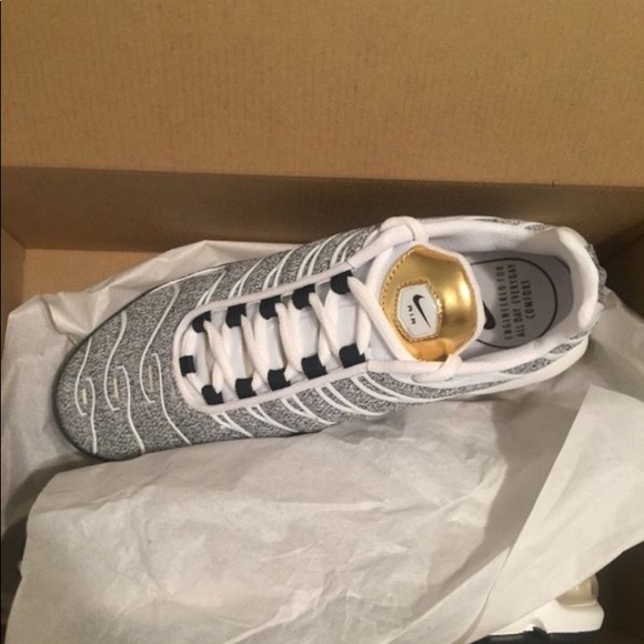 Shoes - Nike AirMax Plus